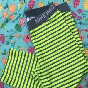 Nike Capri tights sz L women’s